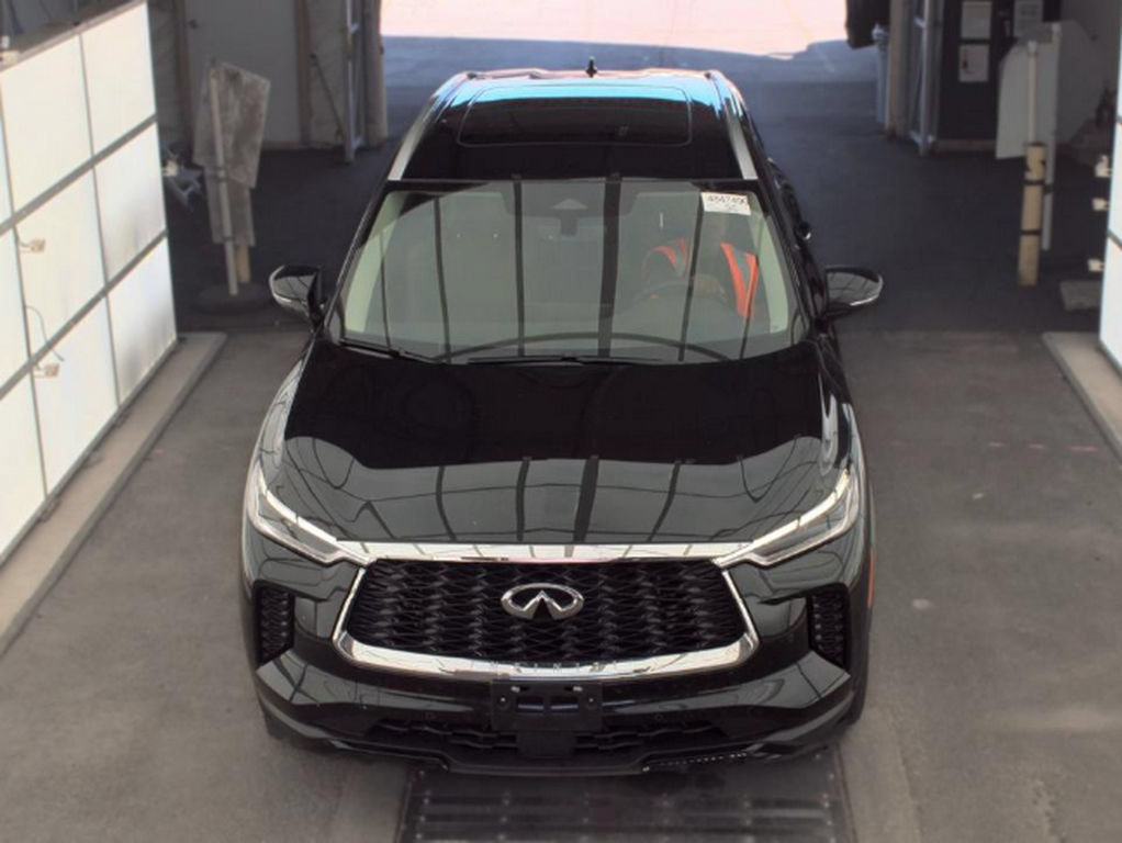 Used 2023 INFINITI QX60 Luxe AWD/4WD image 3