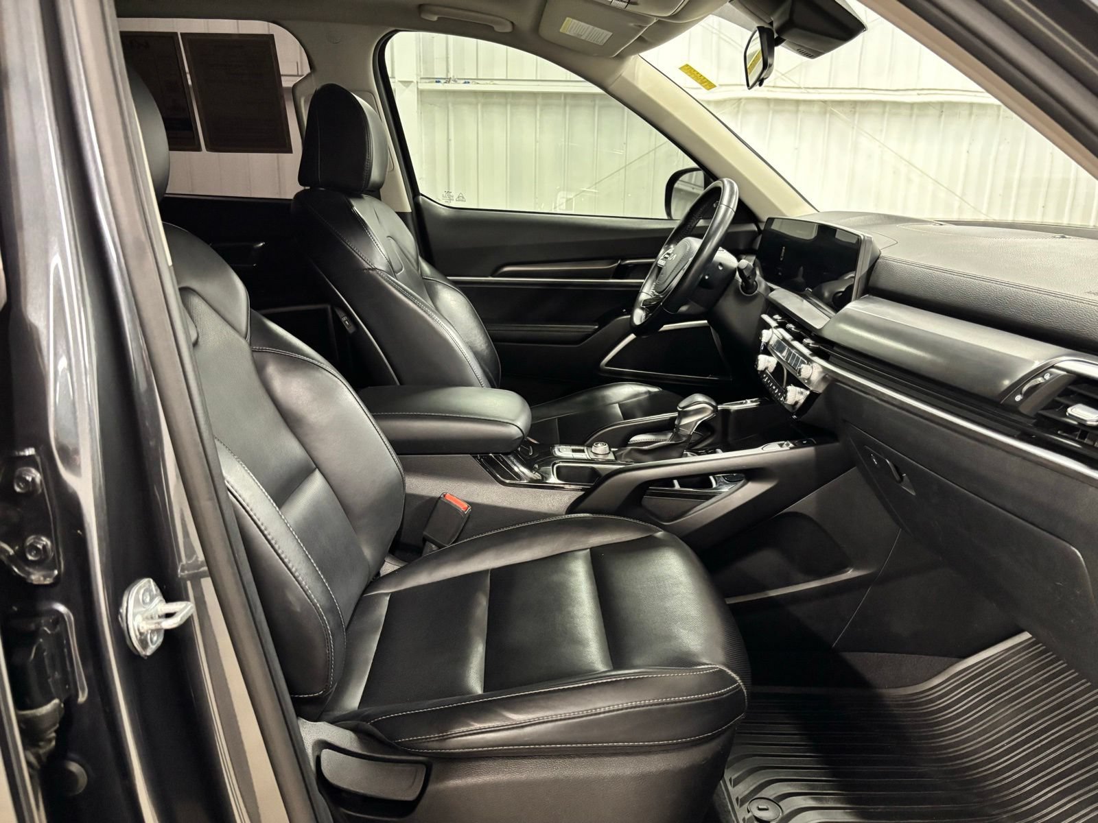 Used 2024 Kia Telluride S w/ S Sunroof Package FWD image 21