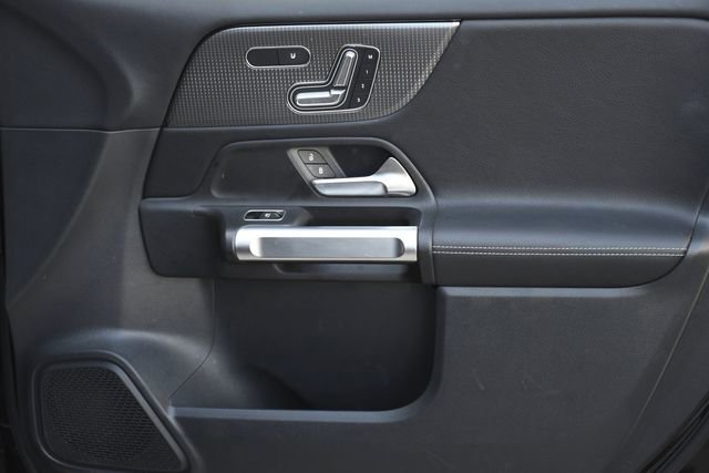 Used 2022 Mercedes-Benz GLB 250 w/ Premium Package Lite image 33