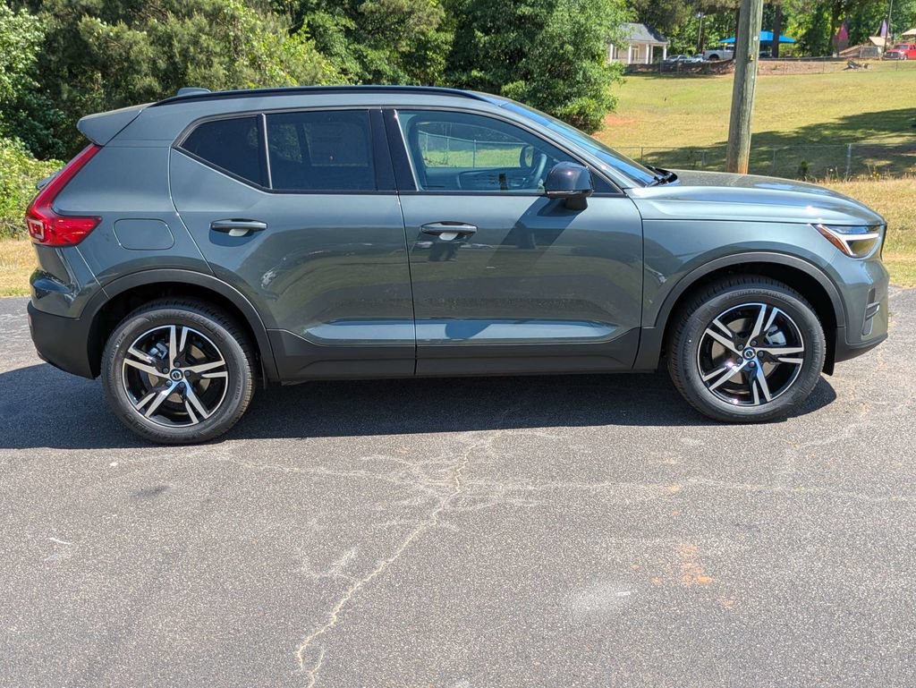 New 2026 Volvo XC40 B5 Core AWD/4WD image 3