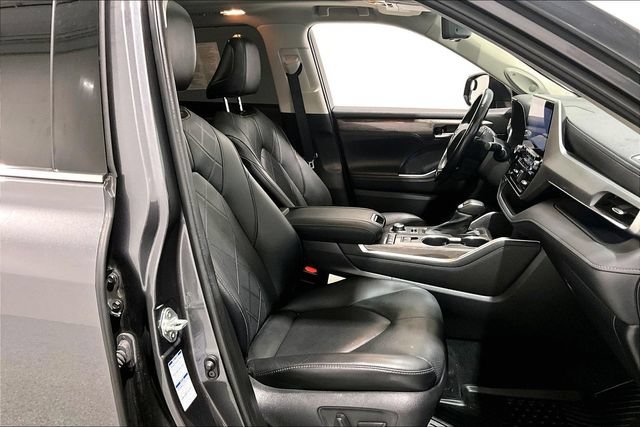 Used 2021 Toyota Highlander Platinum AWD/4WD image 37