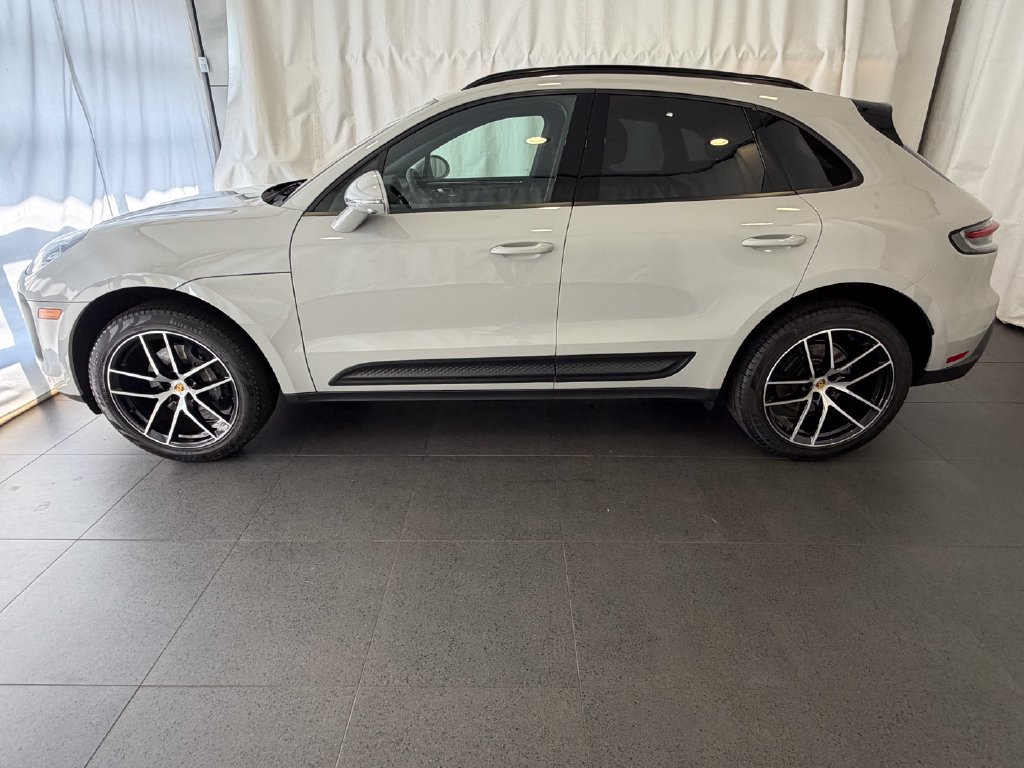 Certified 2026 Porsche Macan AWD/4WD image 2