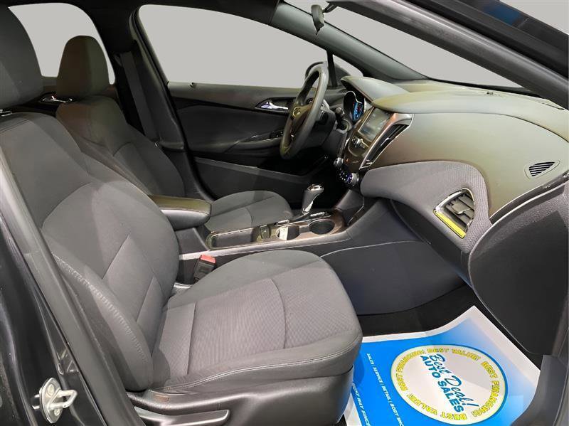 Used 2017 Chevrolet Cruze LT w/ Convenience Package image 9