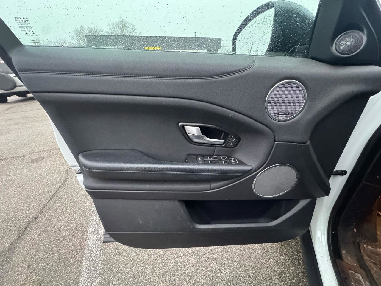 Used 2016 Land Rover Range Rover Evoque SE image 12