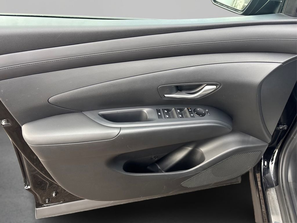 Certified 2025 Hyundai Tucson SE image 22