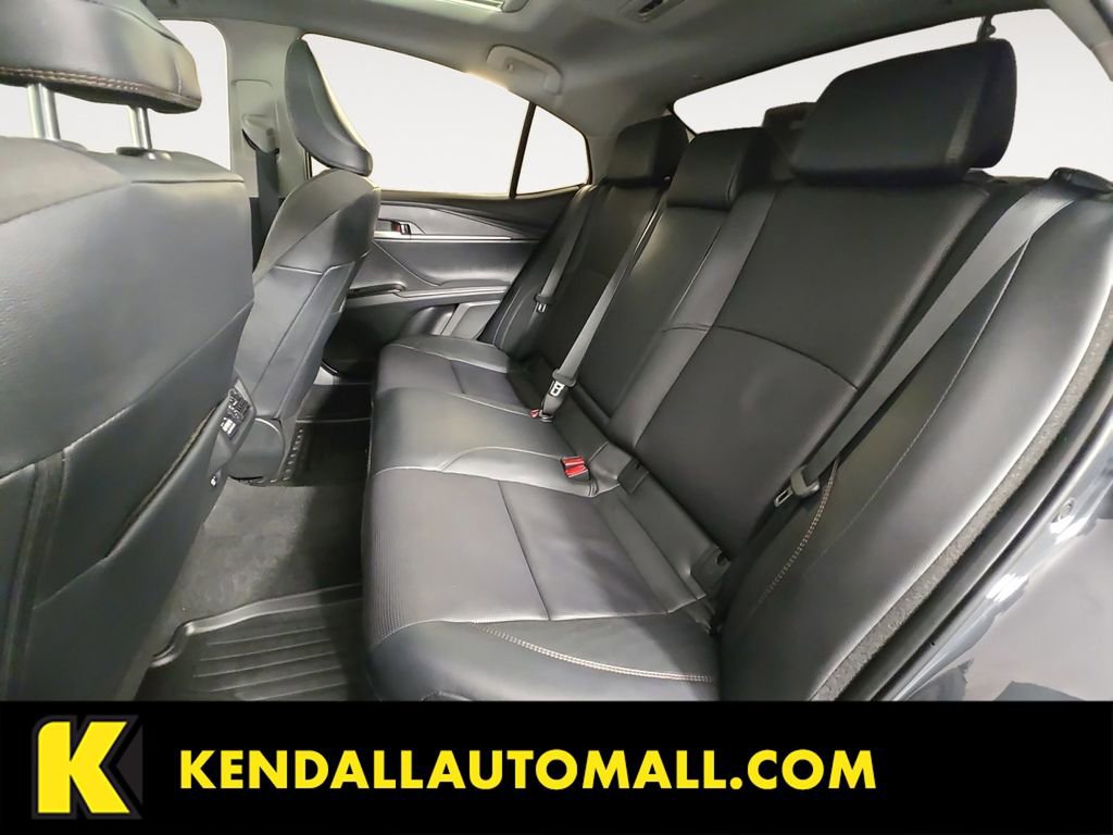Used 2025 Toyota Camry XLE image 13