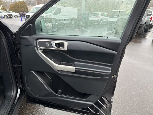 Used 2020 Ford Explorer XLT w/ Equipment Group 202A image 9