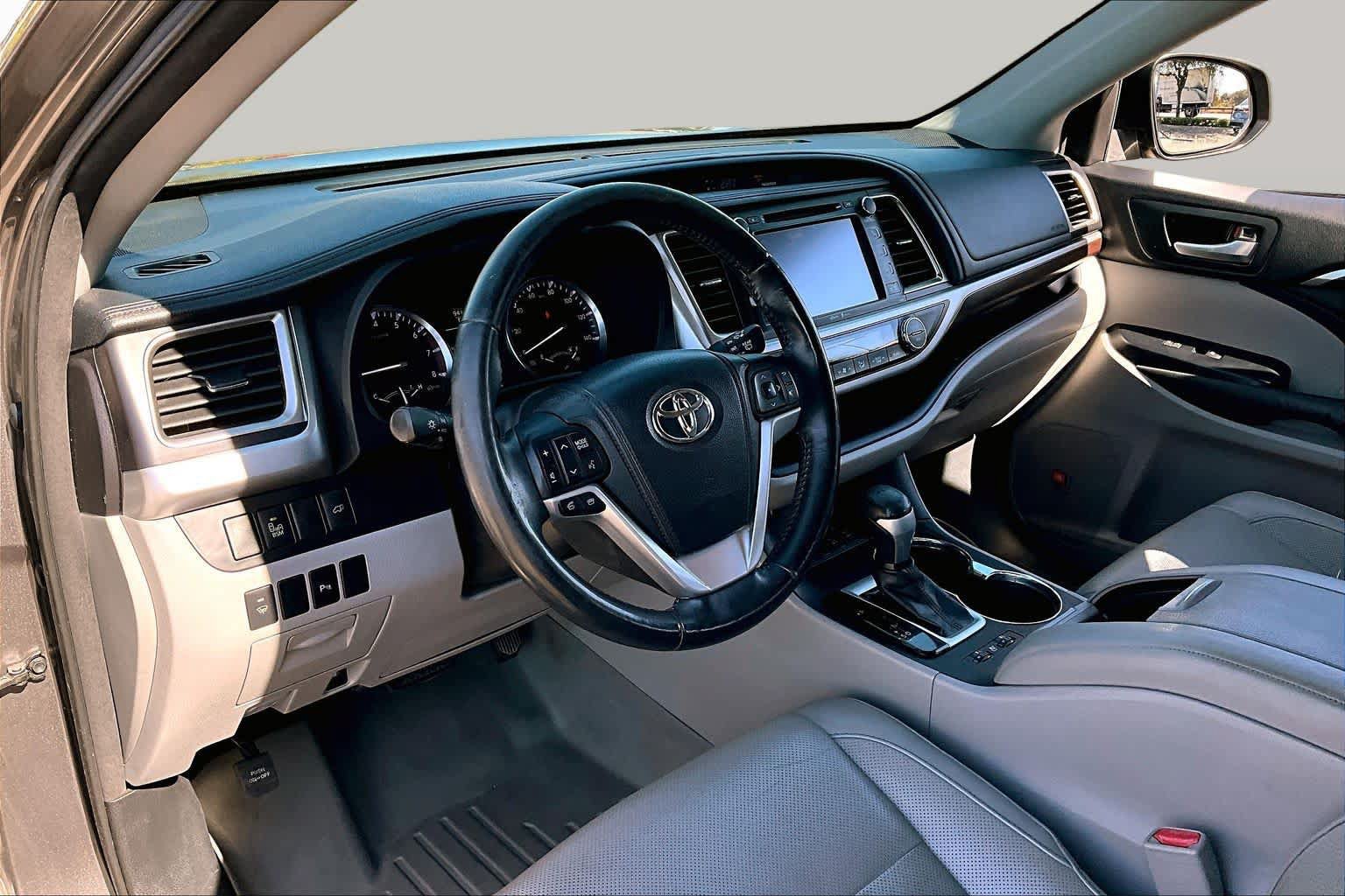 Used 2015 Toyota Highlander Limited AWD/4WD image 17