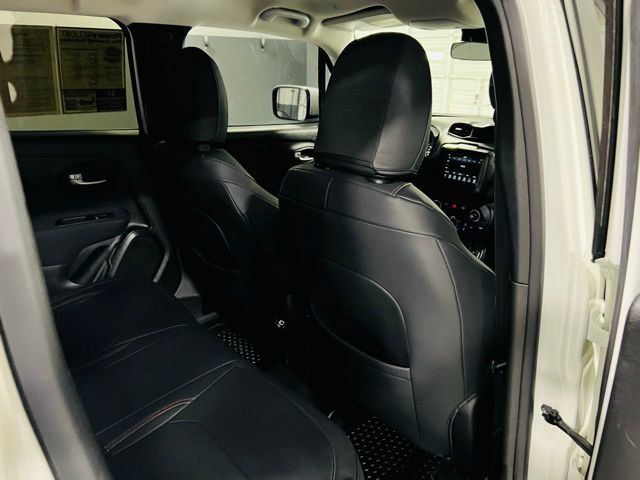 Used 2019 Jeep Renegade Latitude w/ Cold Weather Group image 29