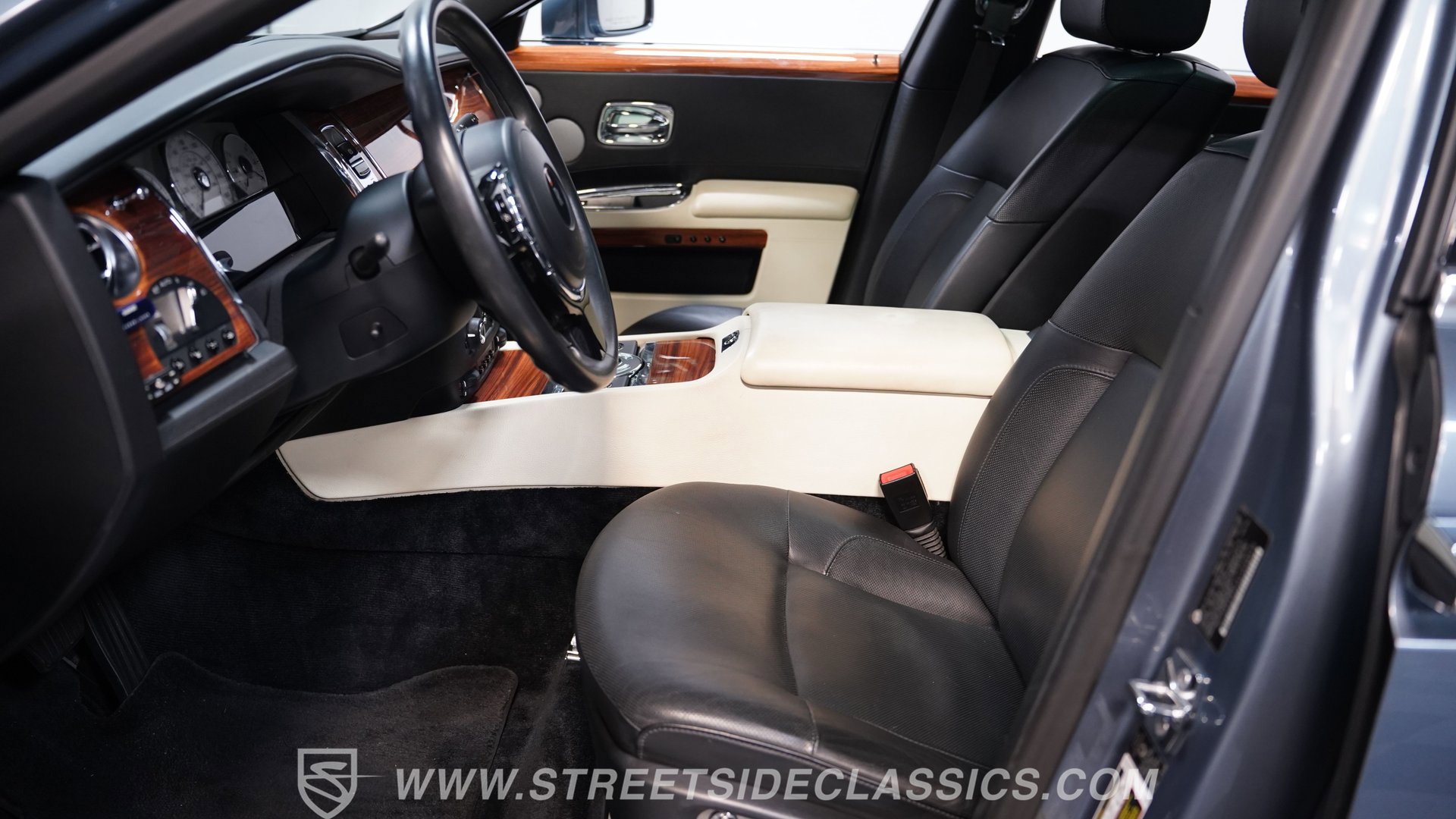 Used 2010 Rolls-Royce Ghost RWD image 30