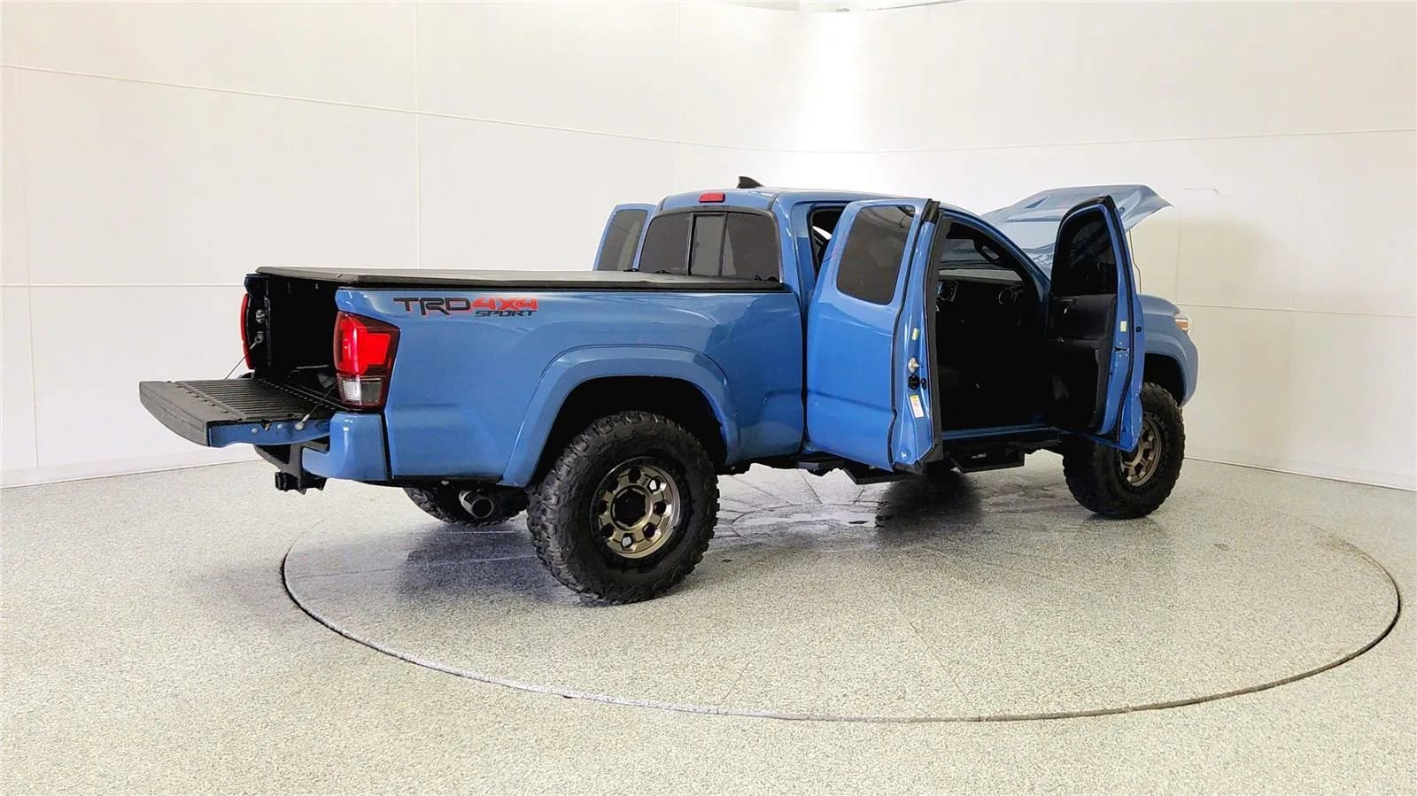 Used 2019 Toyota Tacoma TRD Sport image 12