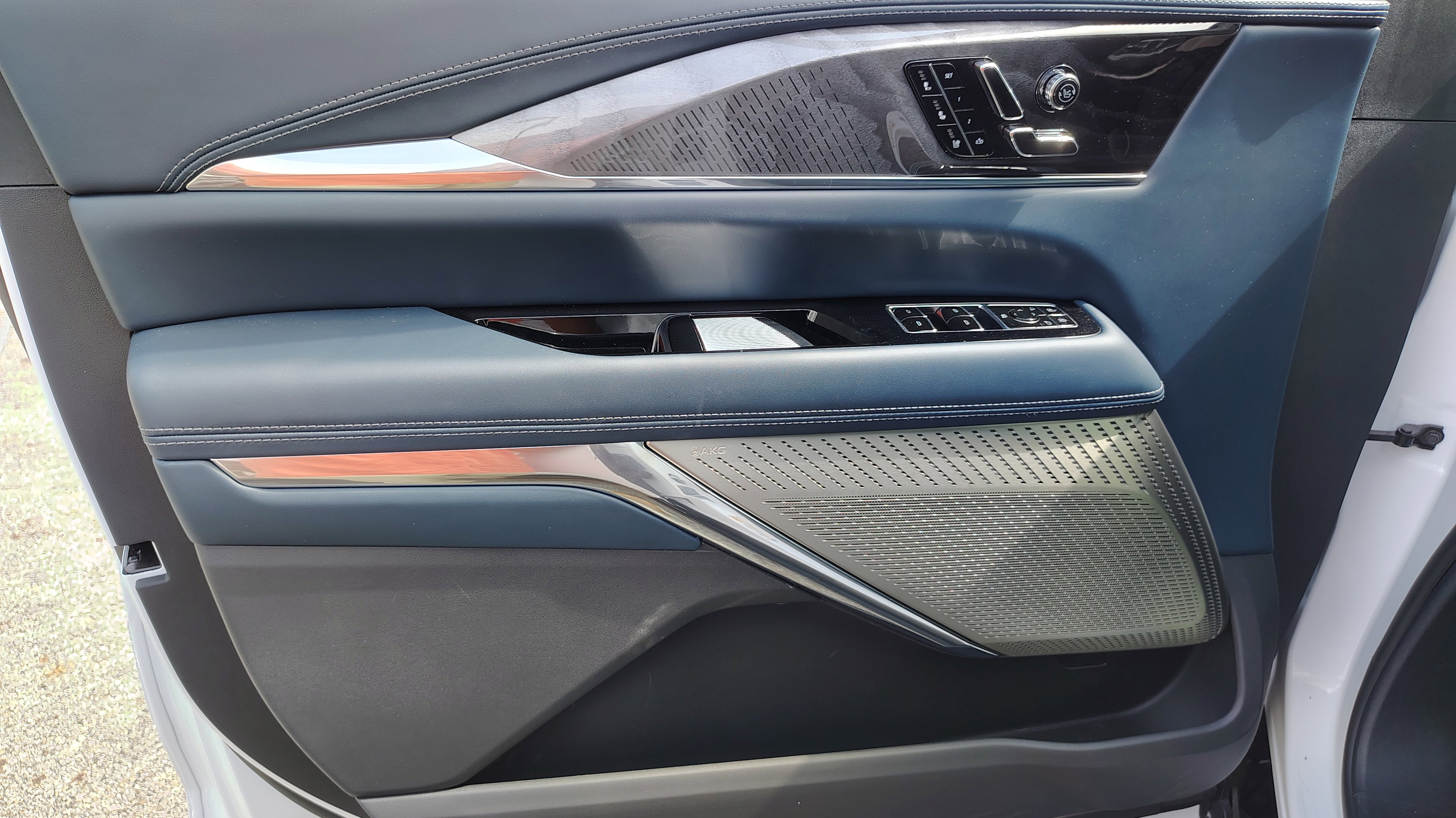 New 2025 Cadillac Escalade IQ Luxury 2 image 10