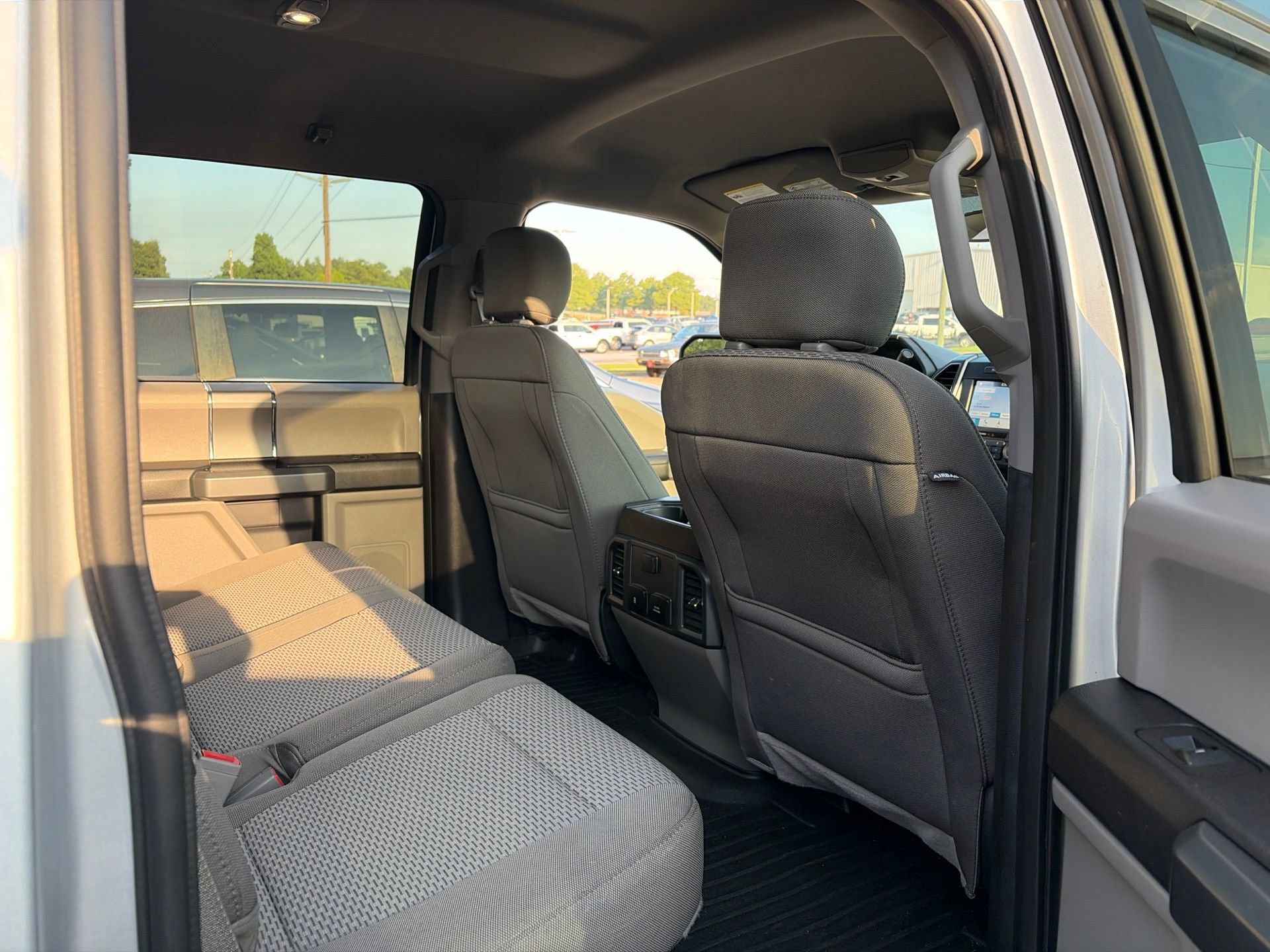 Used 2018 Ford F150 XLT w/ Equipment Group 302A Luxury RWD image 4