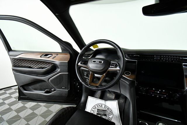 Used 2023 Jeep Grand Cherokee L Summit w/ High Altitude Package image 19