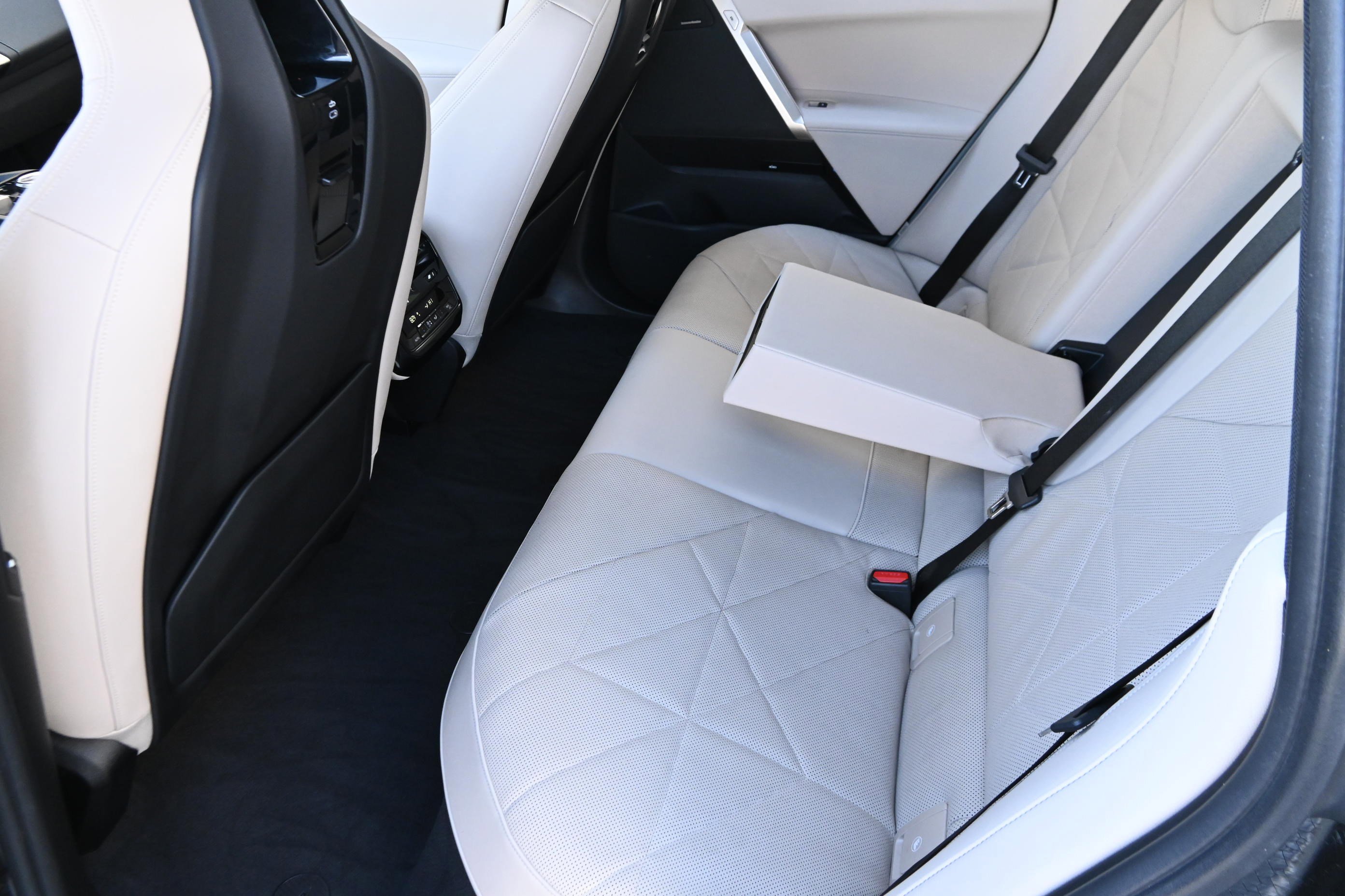 Certified 2024 BMW iX xDrive50 w/ Sport Package image 10