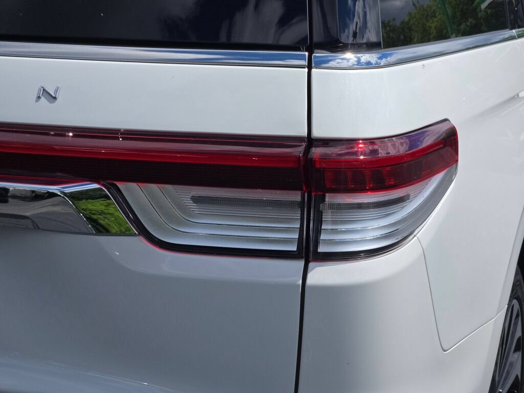 Used 2024 Lincoln Navigator Reserve AWD/4WD image 7