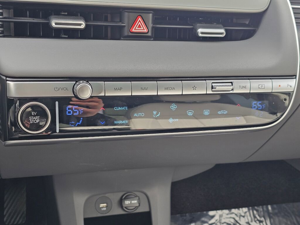 Used 2024 Hyundai Ioniq 5 Limited image 17