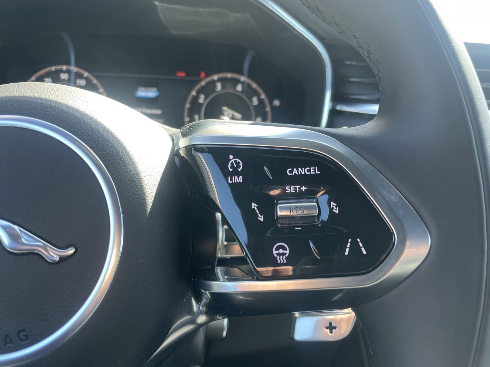 New 2025 Jaguar F-PACE R-Dynamic S image 22