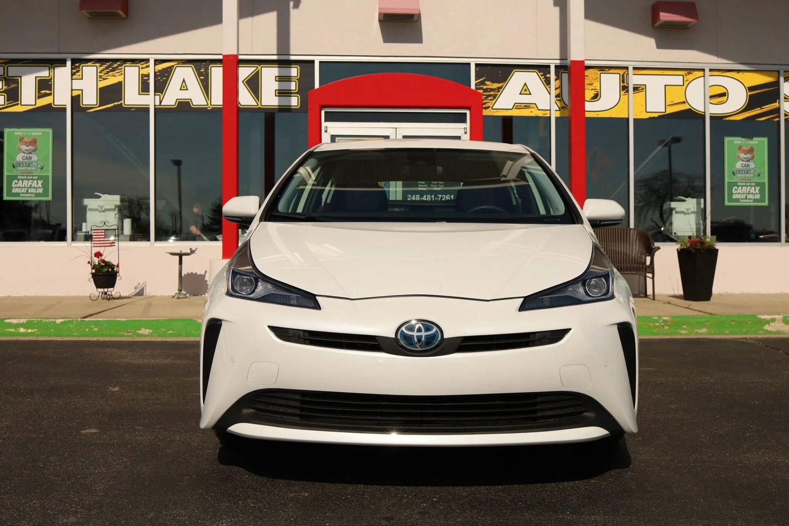 Used 2021 Toyota Prius LE FWD image 2