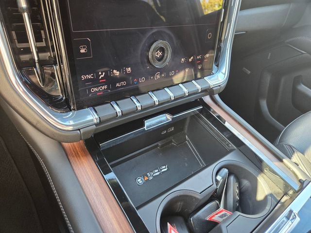 Used 2025 GMC Yukon Denali AWD/4WD image 19