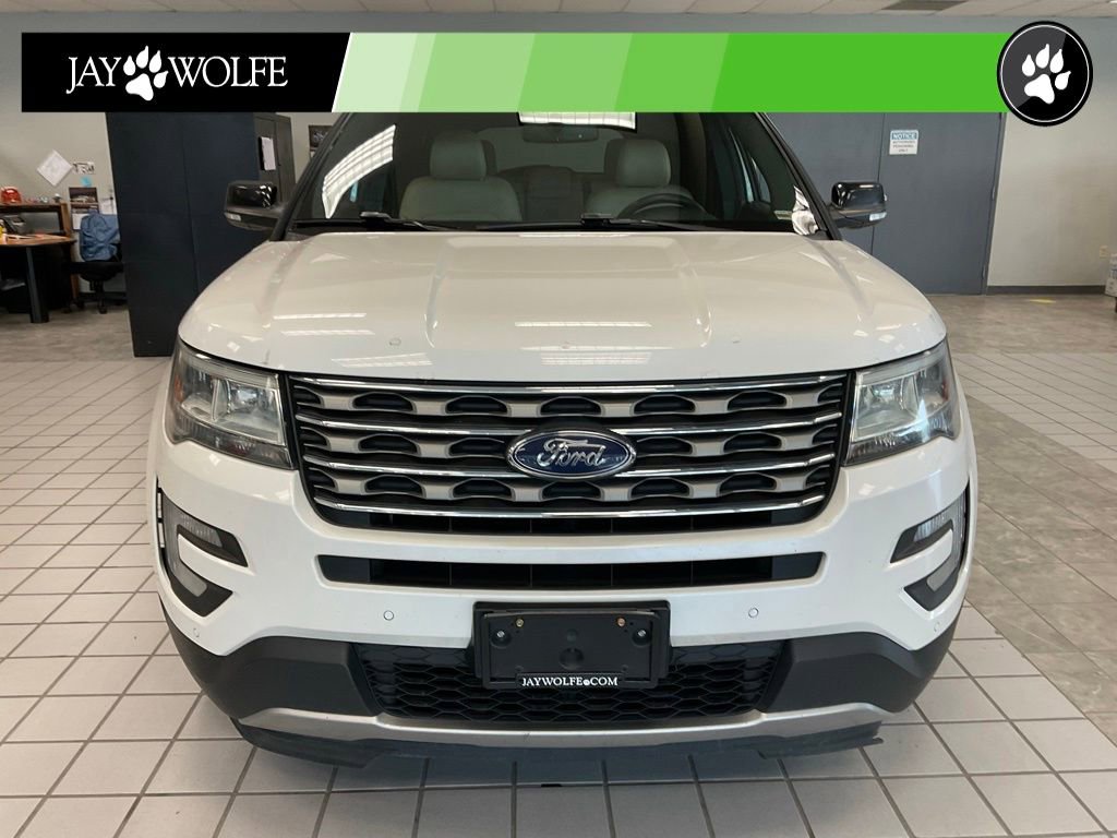 Used 2016 Ford Explorer XLT w/ Equipment Group 202A FWD image 2