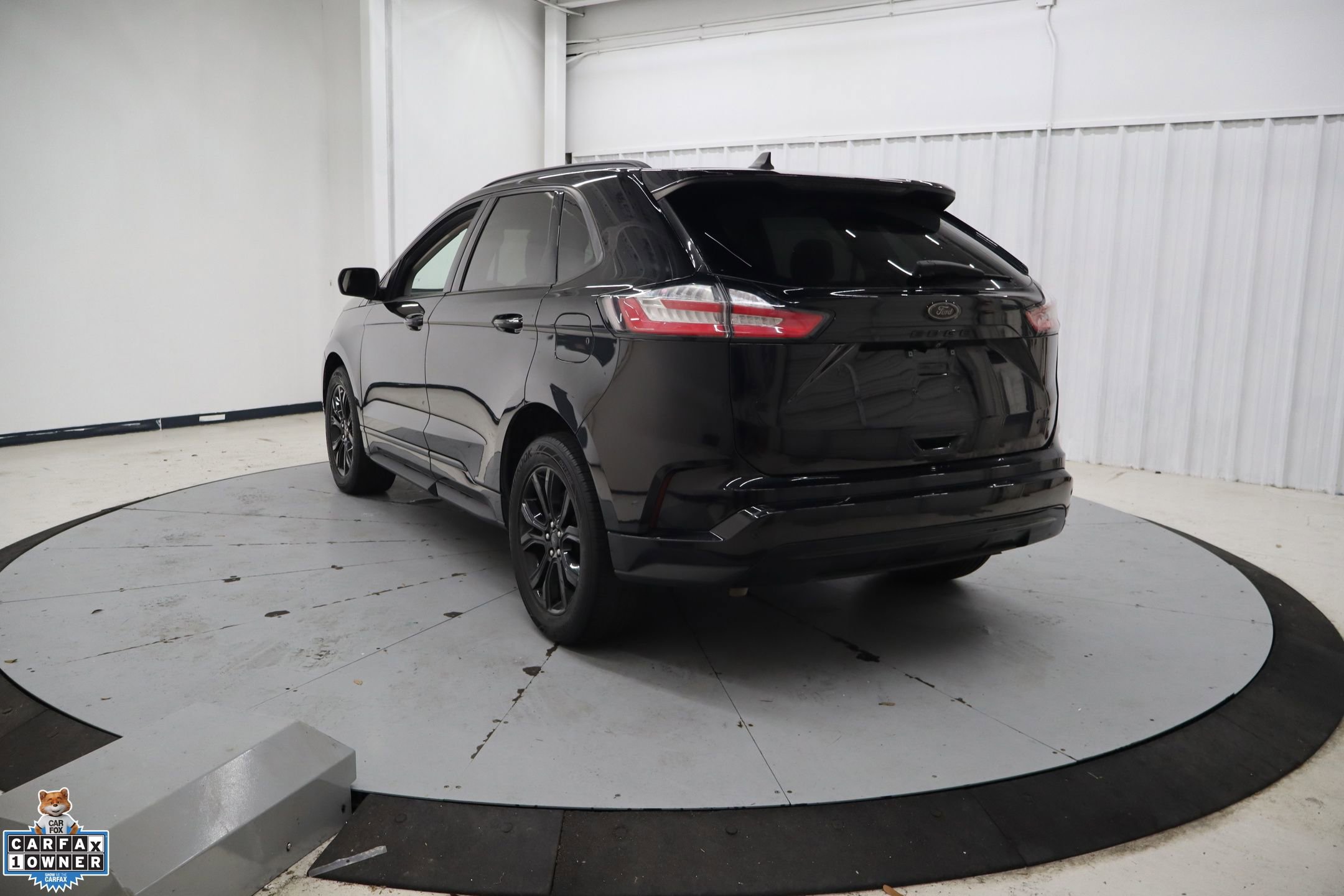 Certified 2022 Ford Edge SE w/ Black Appearance Package image 8