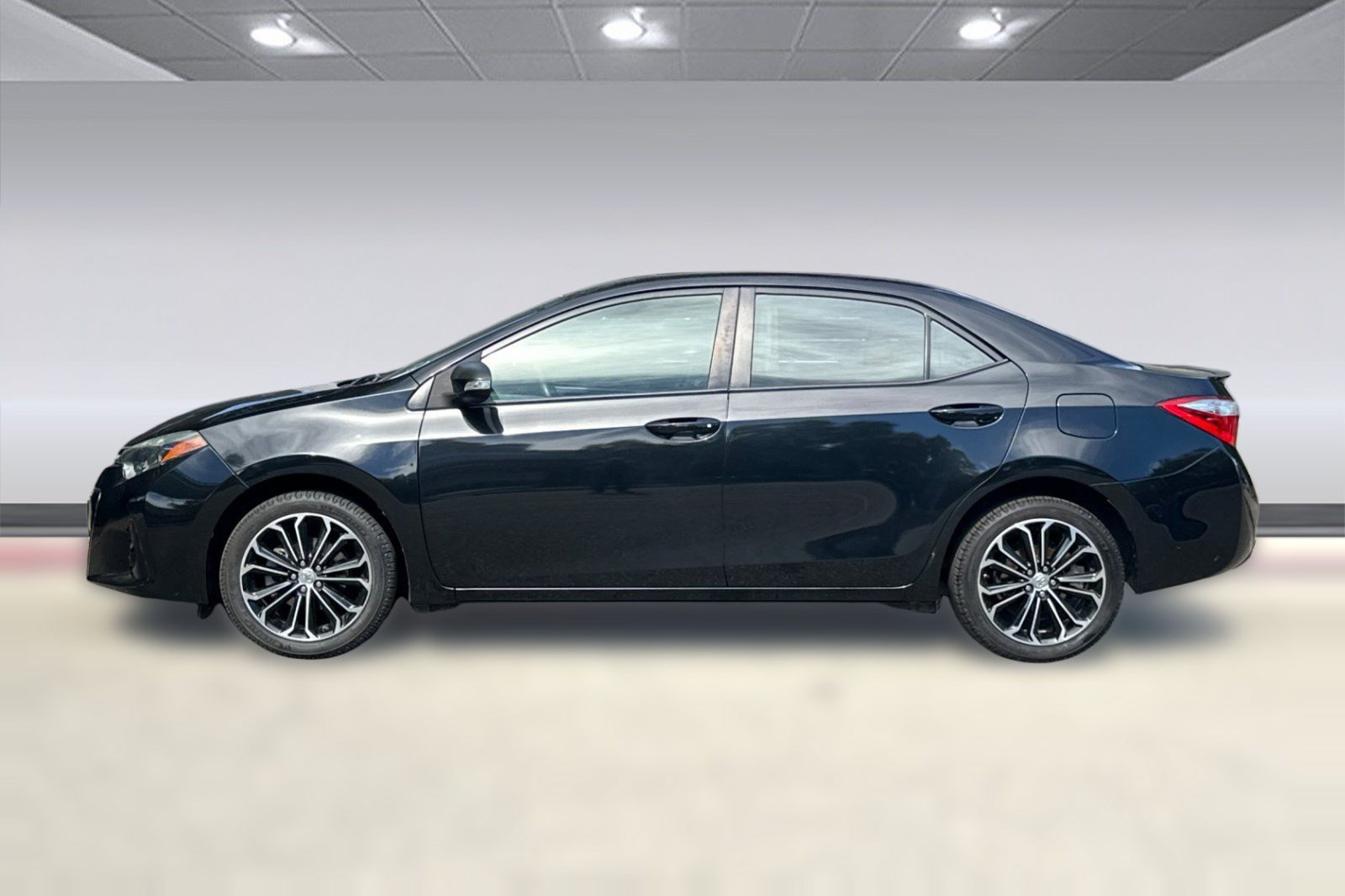 Used 2015 Toyota Corolla S FWD image 2