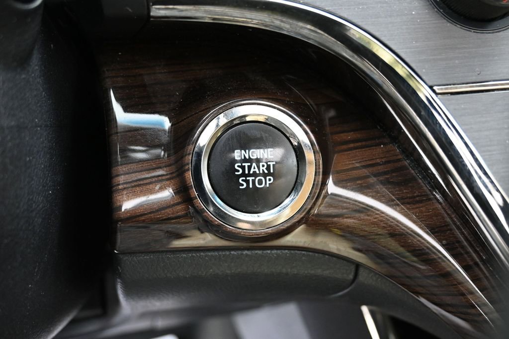 Used 2014 Toyota Avalon Limited image 19