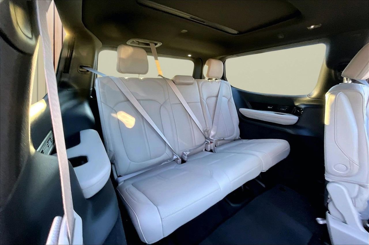 New 2026 Jeep Grand Wagoneer Summit image 24