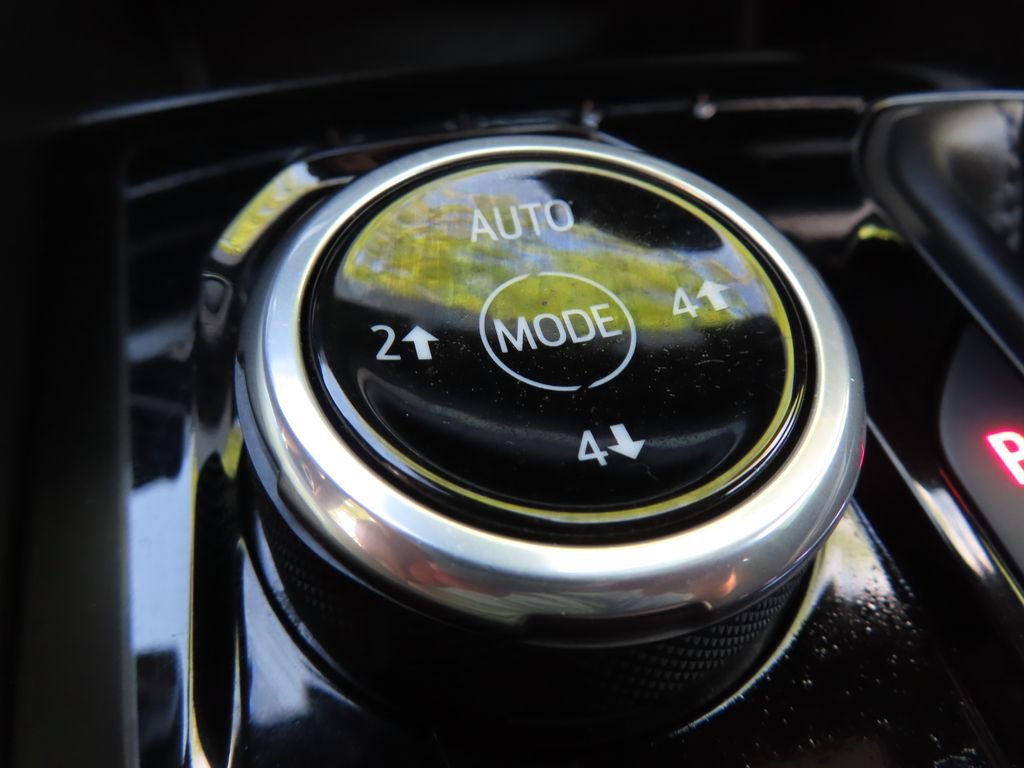 Used 2024 Chevrolet Colorado Trail Boss w/ Technology Package AWD/4WD image 8