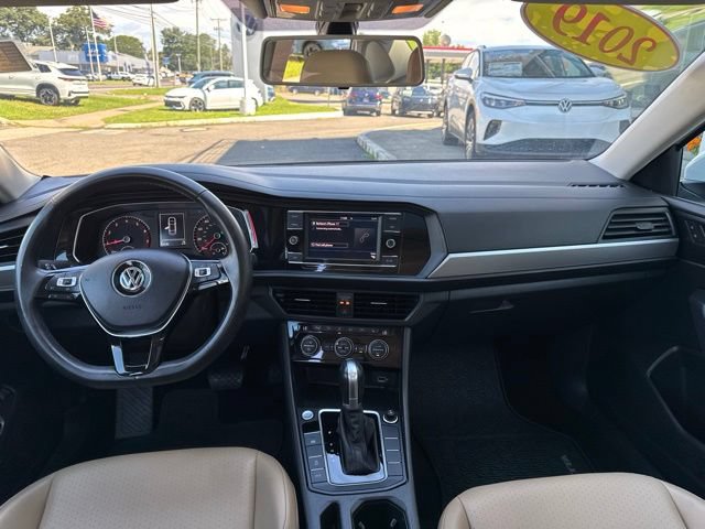 Used 2019 Volkswagen Jetta SE w/ Cold Weather Package FWD image 4
