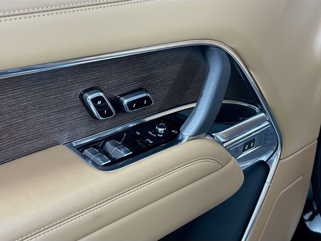 Used 2023 Land Rover Range Rover SE image 20