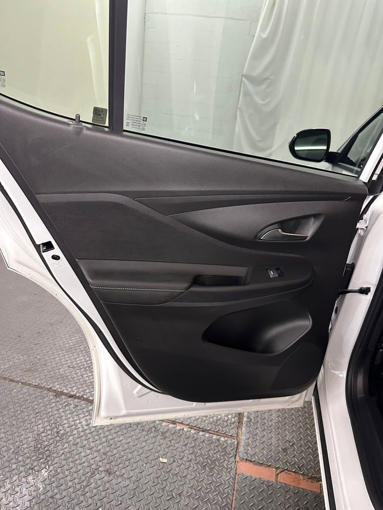 Used 2025 Buick Envista Avenir image 25