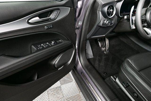 New 2025 Alfa Romeo Stelvio Sprint w/ Convenience Package AWD/4WD image 8