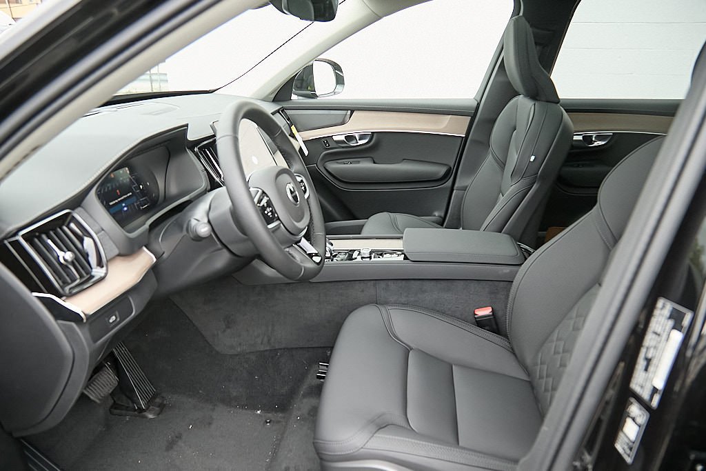 New 2026 Volvo XC90 B6 Plus w/ Protection Package Premier AWD/4WD image 19