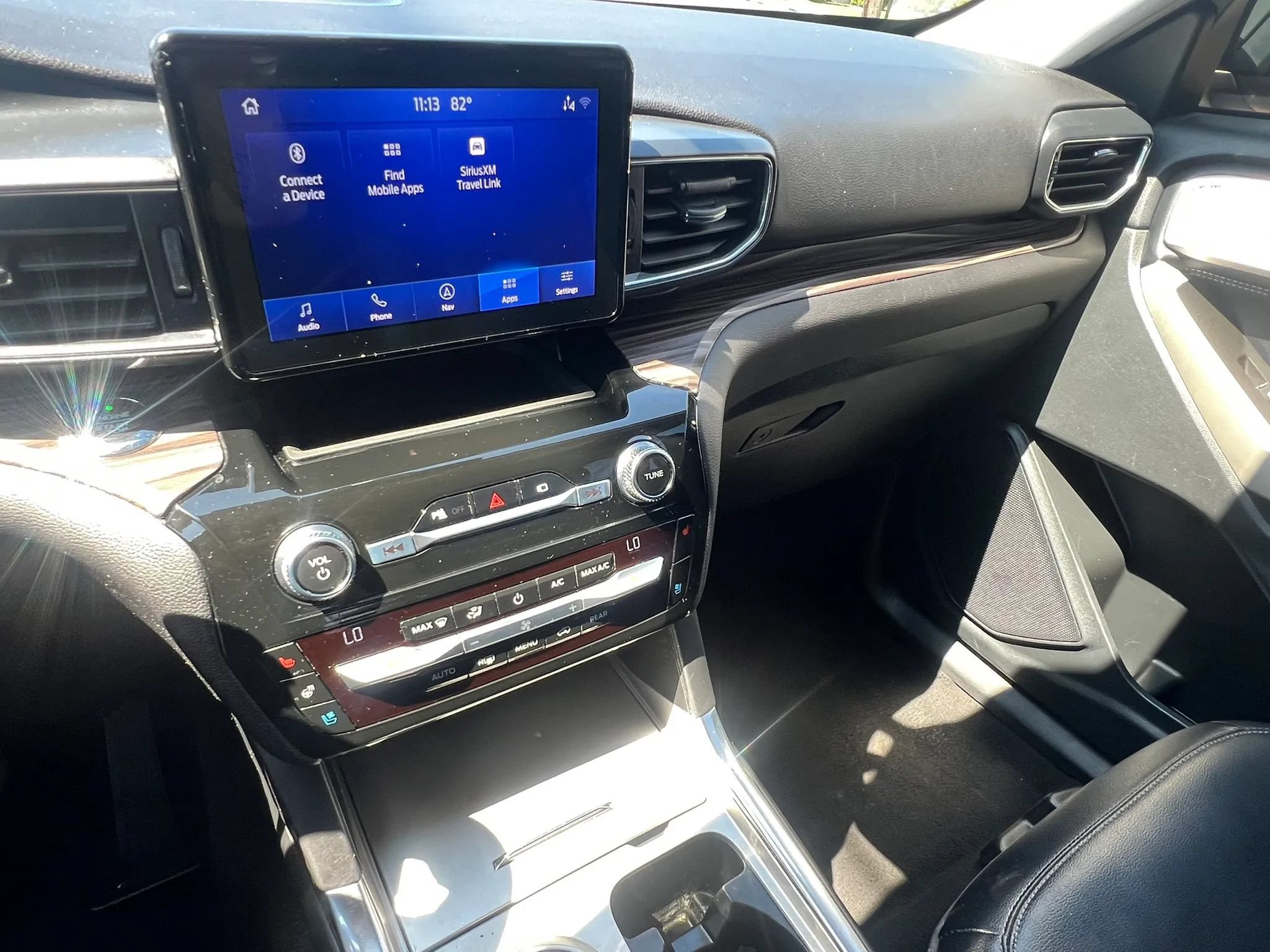 Used 2021 Ford Explorer Limited w/ Equipment Group 301A AWD/4WD image 23