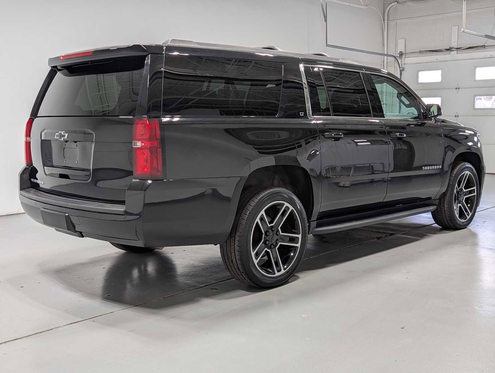 Used 2020 Chevrolet Suburban LT image 8