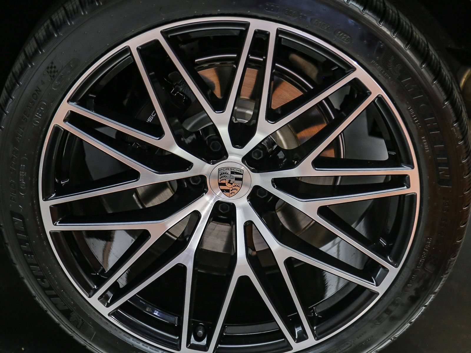 Certified 2026 Porsche Macan AWD/4WD image 14
