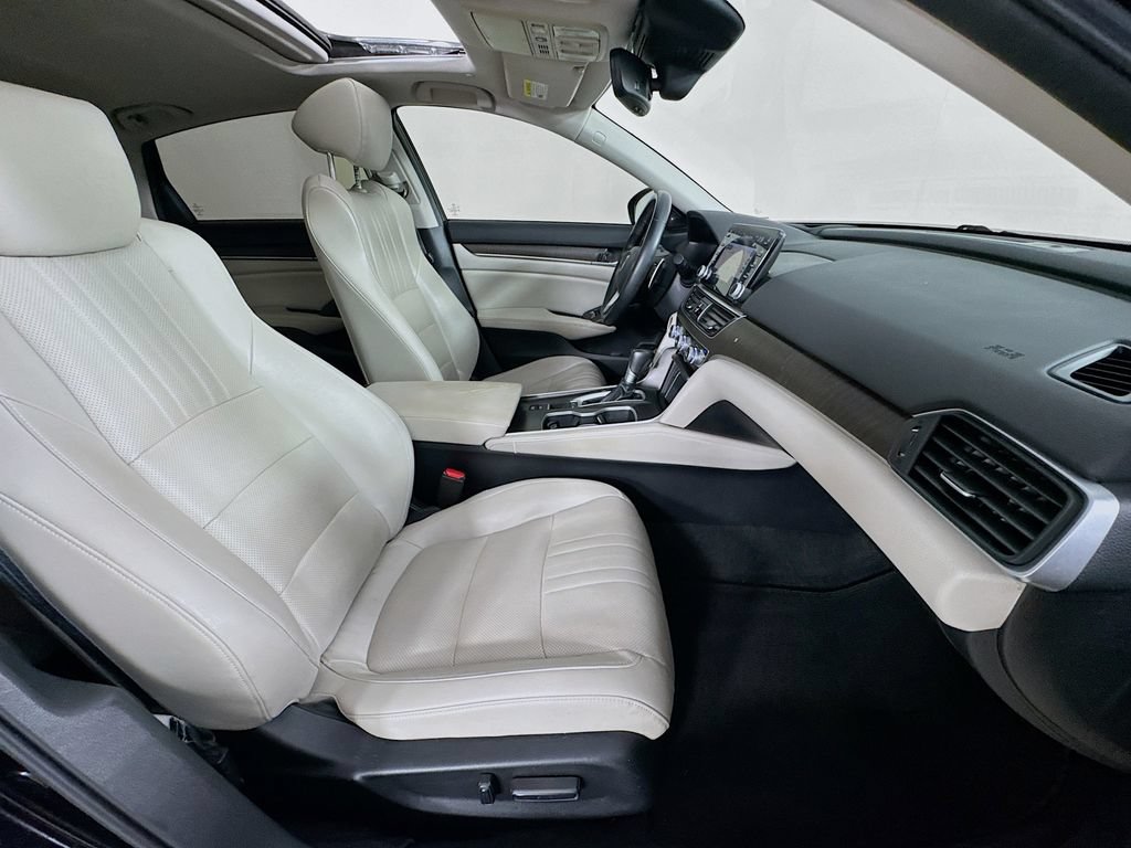 Used 2018 Honda Accord Touring image 35