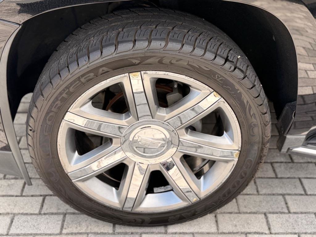 Used 2018 Cadillac Escalade ESV Luxury RWD image 26