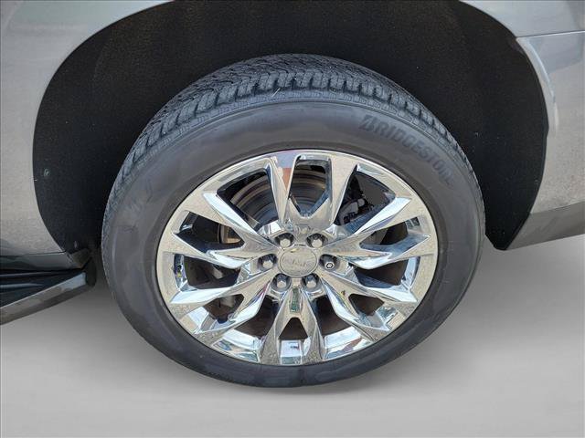 Used 2022 GMC Yukon XL SLT w/ SLT Premium Package AWD/4WD image 9