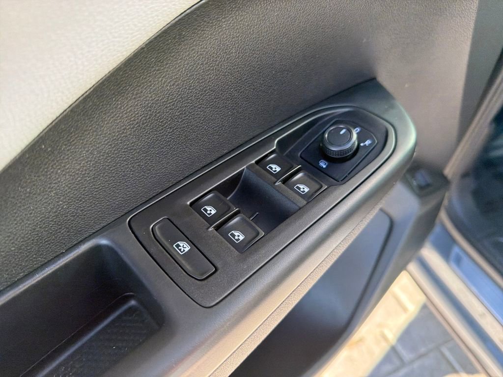 Certified 2022 Volkswagen Taos SE w/ Panoramic Sunroof Package image 13