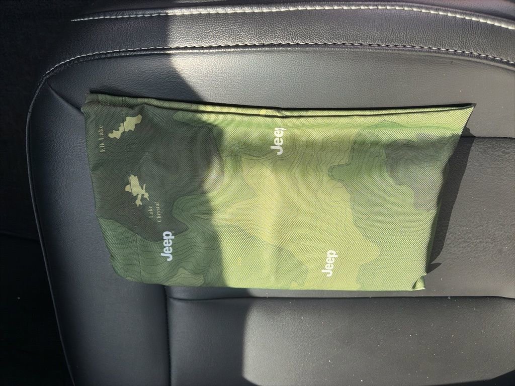 Used 2024 Jeep Grand Cherokee Limited w/ Black Appearance Package image 22