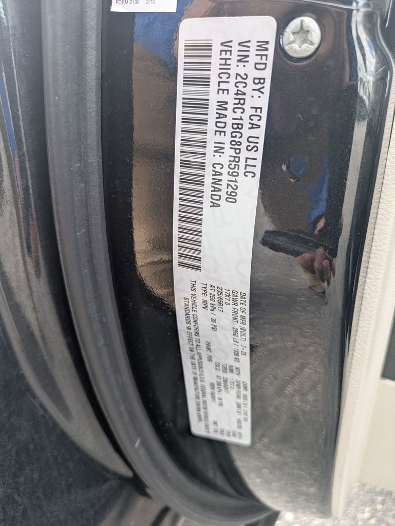 Used 2023 Chrysler Pacifica Touring-L image 34