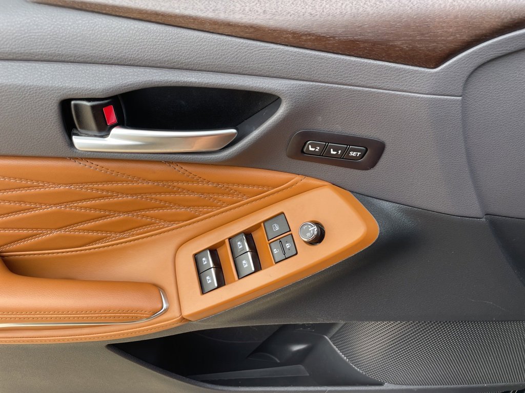 Used 2022 Toyota Avalon Limited image 24