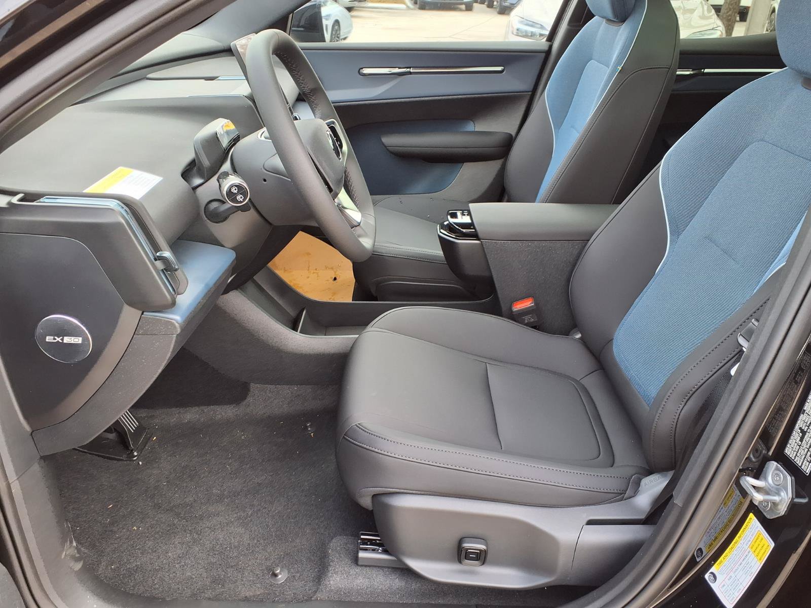 New 2026 Volvo EX30 Plus w/ Protection Package Premier AWD/4WD image 13