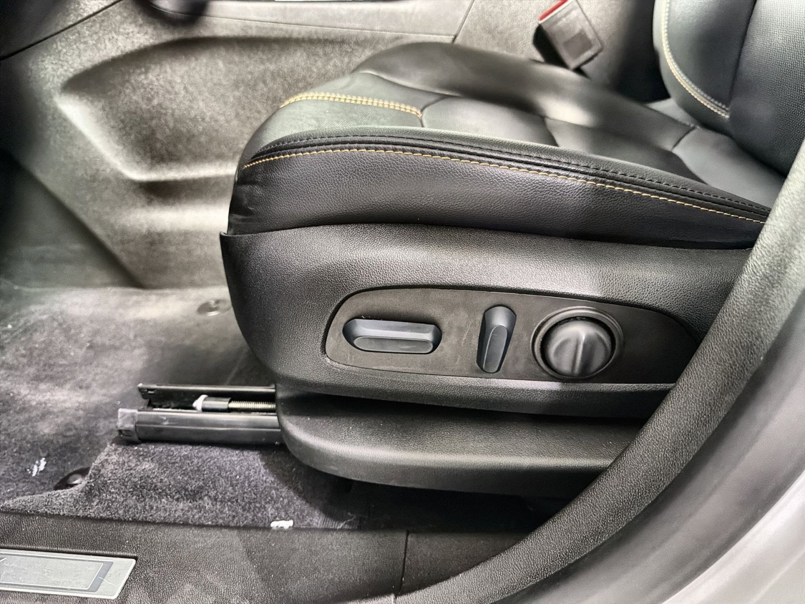 Used 2022 Chevrolet Equinox Premier AWD/4WD image 36