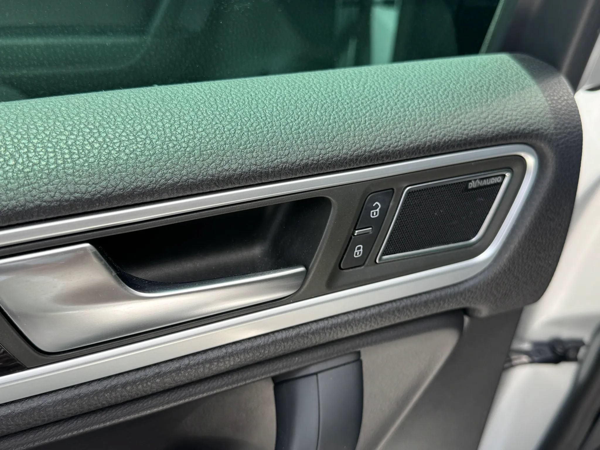 Used 2013 Volkswagen Touareg VR6 AWD/4WD image 17