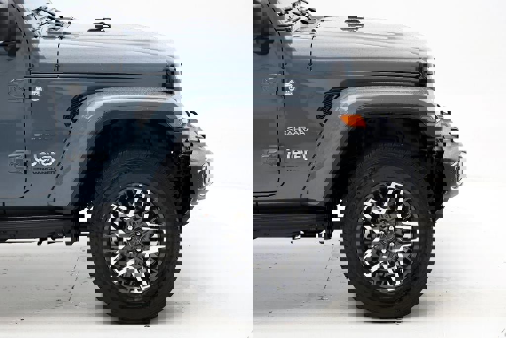 Used 2024 Jeep Wrangler Sahara w/ Technology Group image 4