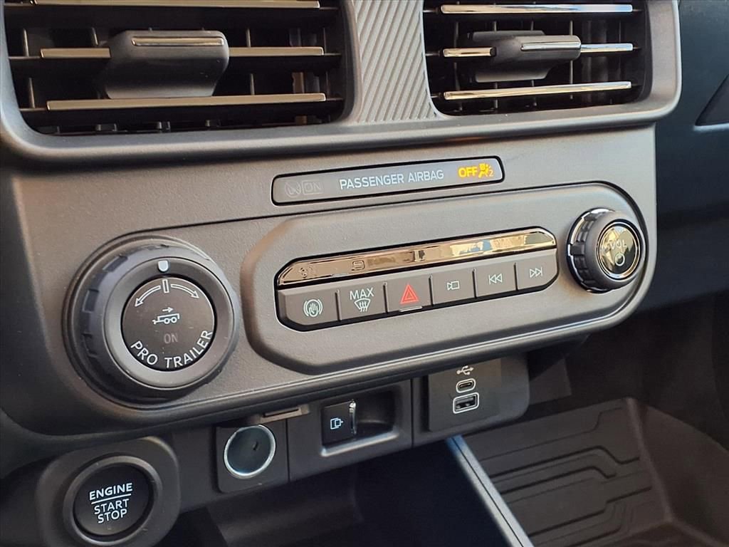 New 2025 Ford Maverick Lariat w/ Black Appearance Package image 7